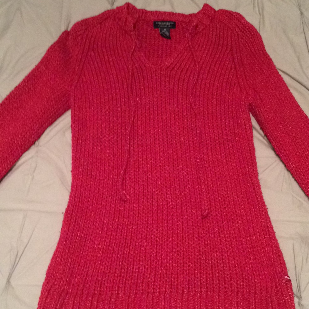American Eagle Heavy warm Vneck Sweater! In Red!